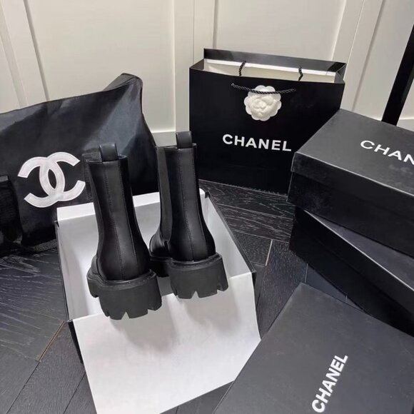 CHANEL Glossy Black Leather Boots - Picture 6 of 6